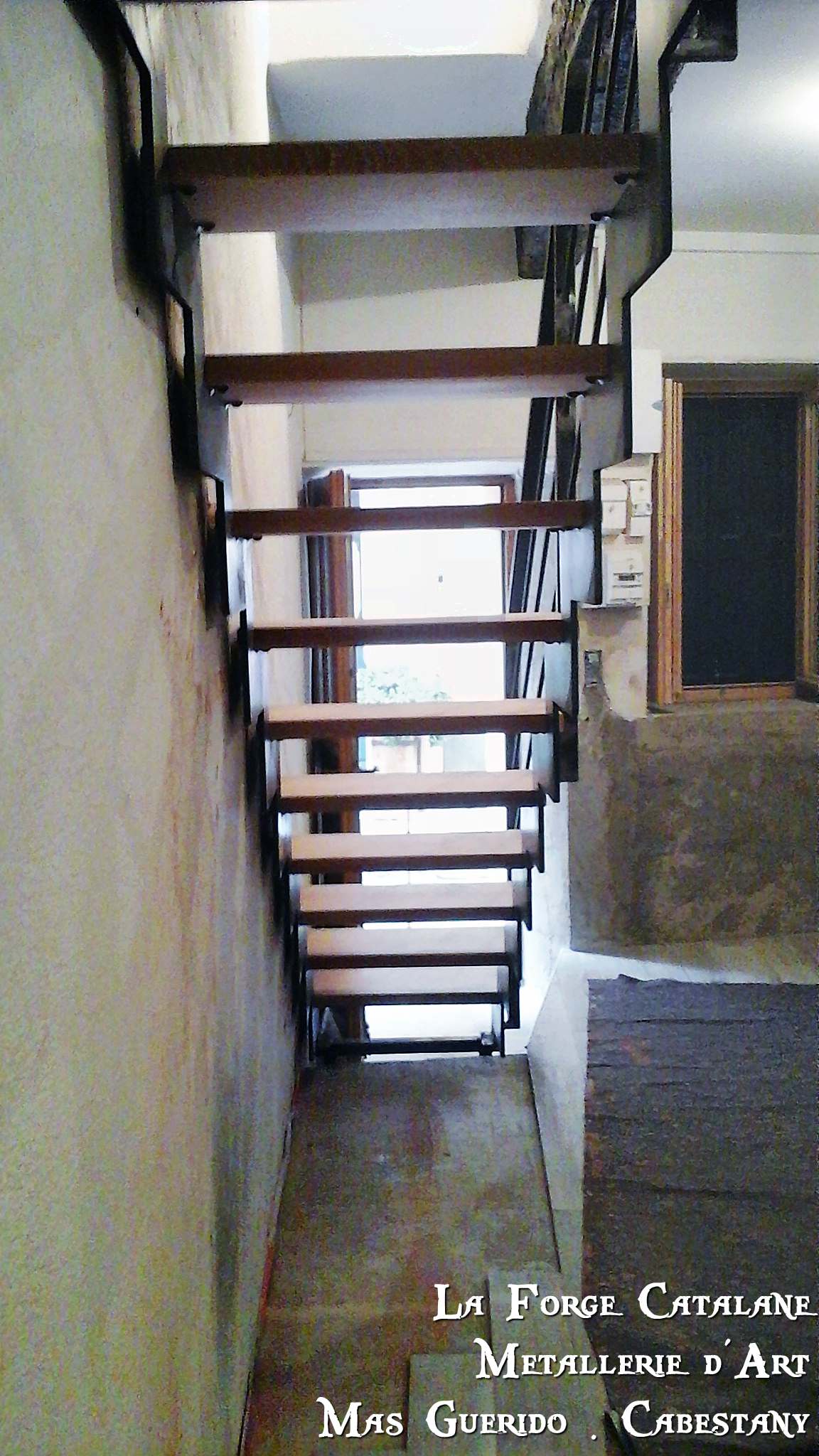 Escalier double limon cremaillere marches bois fer forge catalane (5).jpg